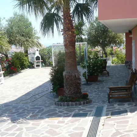 'red 5' Mit Blick Aufs Wasser By Interhome Apartment